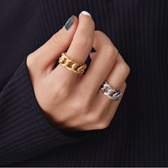 Jewelry - Silver chunky chain ring